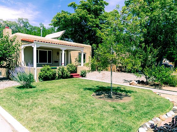 2nd image of 423 Aliso Dr NE