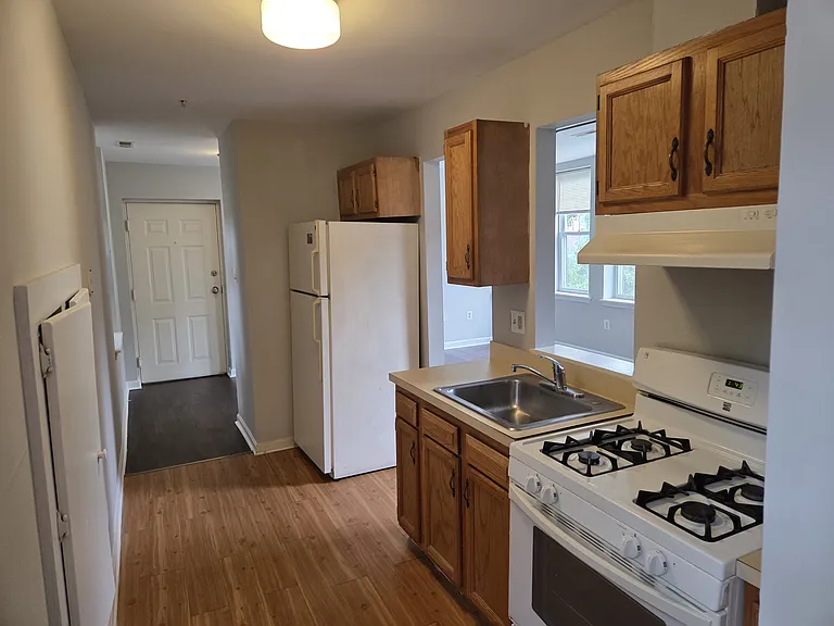 1216-1218 W Fayette St #201 — Photo 10
