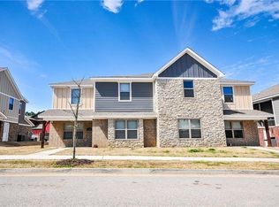 1347 & 1349 N Corsica Dr, Fayetteville, AR 72704