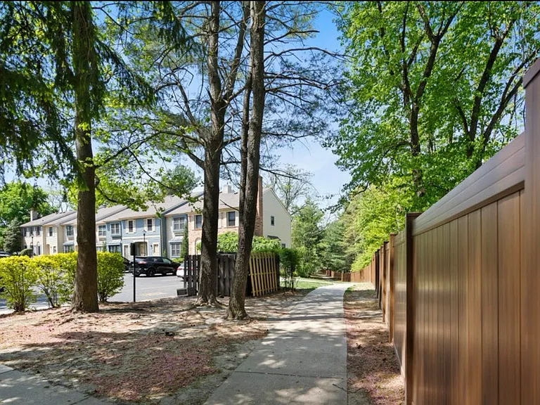 73 Joda Dr — Photo 24