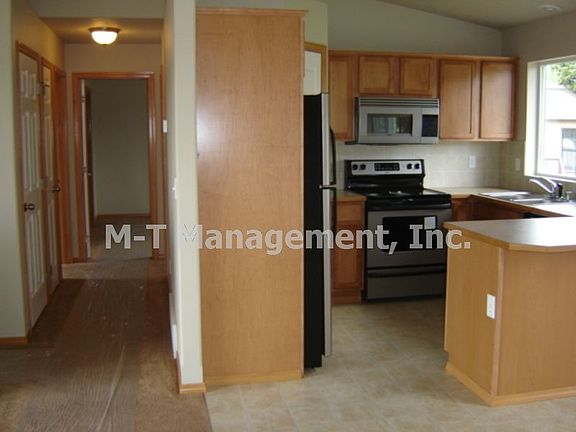 3rd image of 4704 N Hutchinson Ln