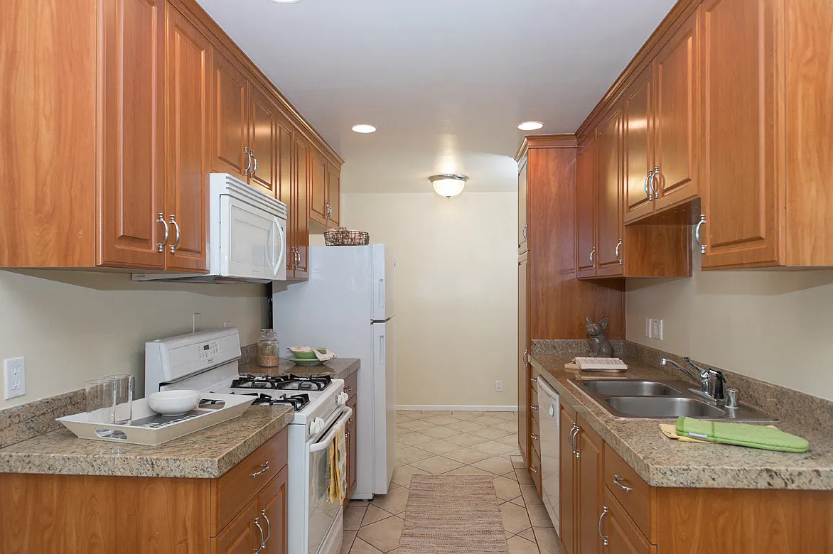 Beverly Arnaz — Photo 4
