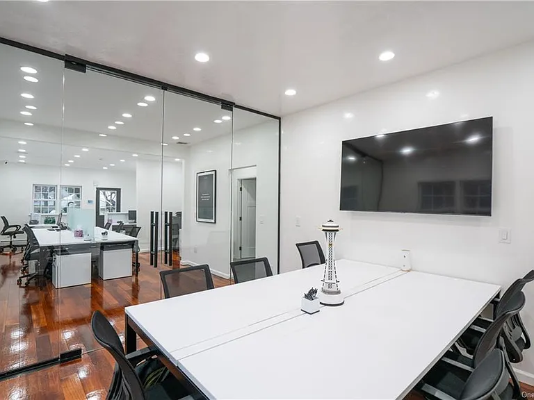 49 Conklin Ave — Photo 4