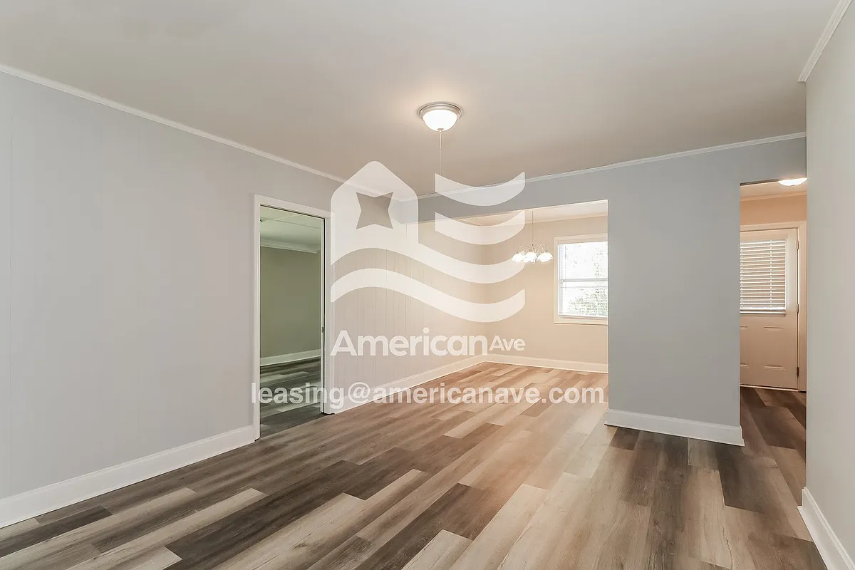 446118_002_wm_-_living_room_13588957.jpg - 1109 Ellen Ave