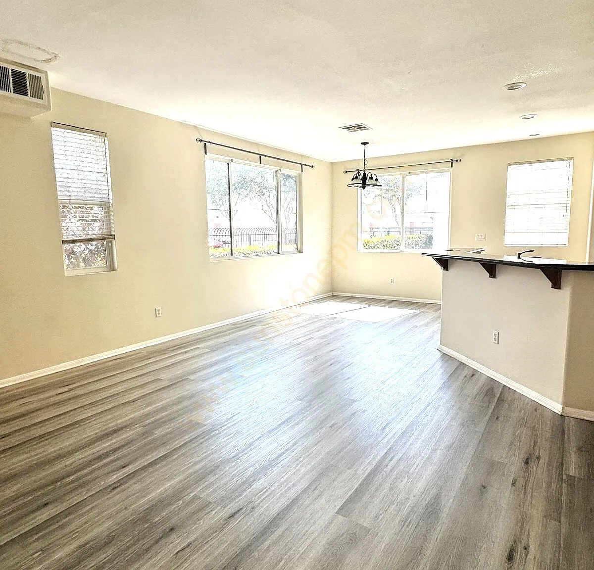 3 bed, 2.5 bath, 1618 sqft, $2,995 — Photo 3