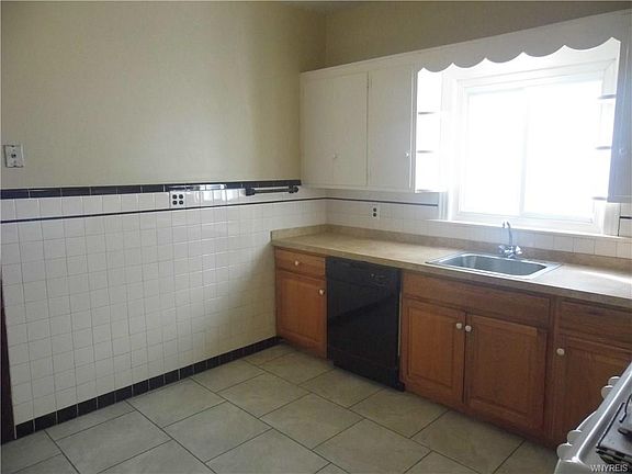 5th image of 277 Woodside Ave