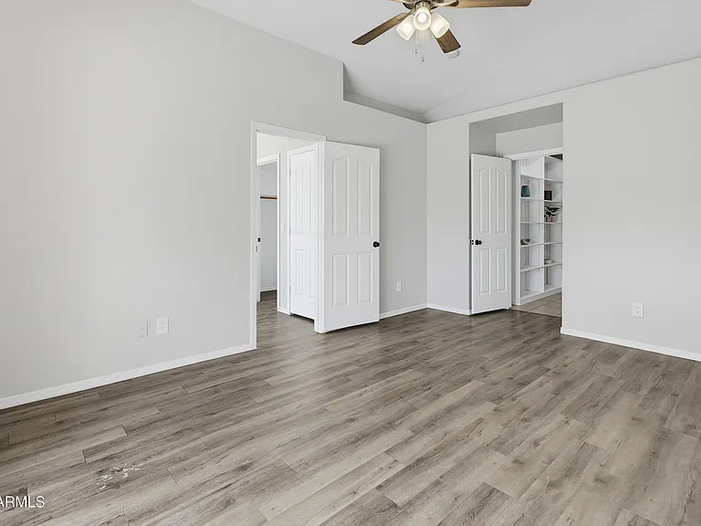 543 W Grovers Ave — Photo 15