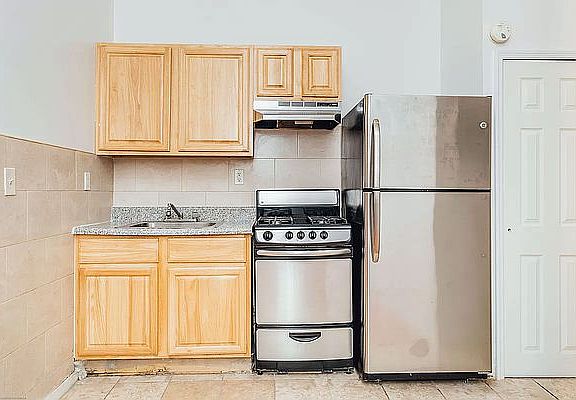 4th image of 926 Fulton St #1B