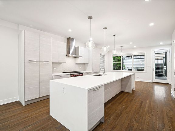 5th image of 3520 N Bosworth Ave #1