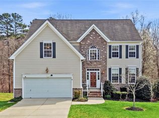 102 Jamestown Oaks Dr, Jamestown, NC 27282