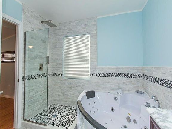 3rd image of 235 30th St