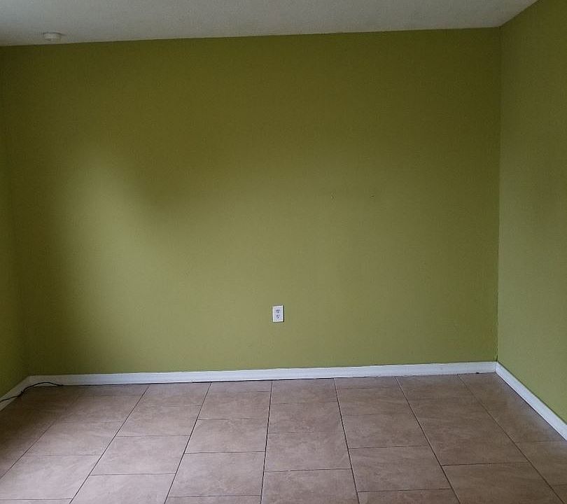 2nd image of 3901 Williamsburg Dr