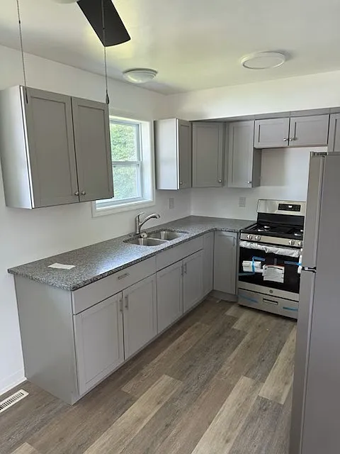 3 bed, 936 sqft, $1,650 — Photo 3