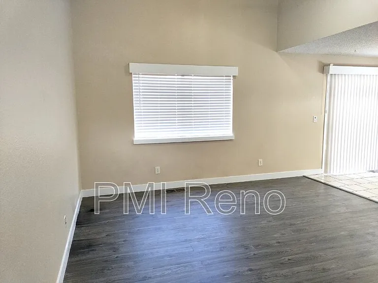 3042 Chilcoot Dr — Photo 2