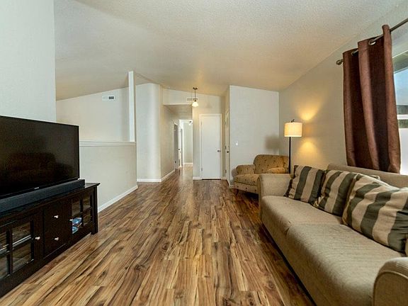5th image of 880 Crinella Dr