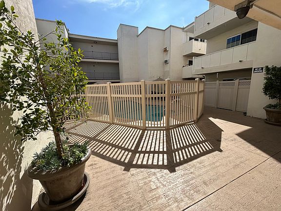 5th image of 15050 Burbank Blvd #903db5d32