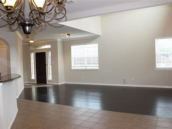4th image of 4115 Florence Dr