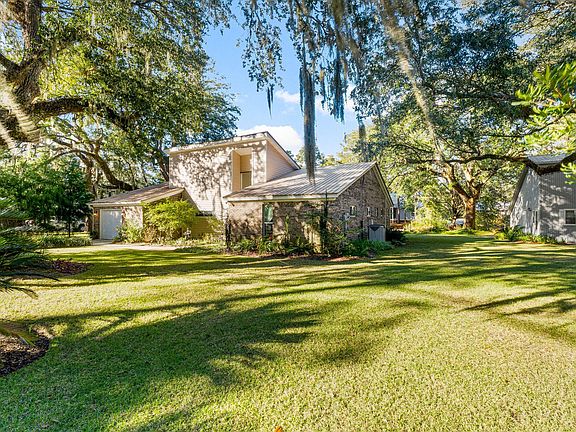 3rd image of 378 Pitts Bayshore Dr
