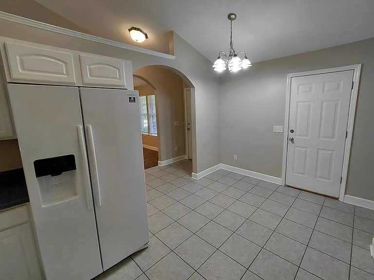 3508 Larkspur Ln — Photo 6