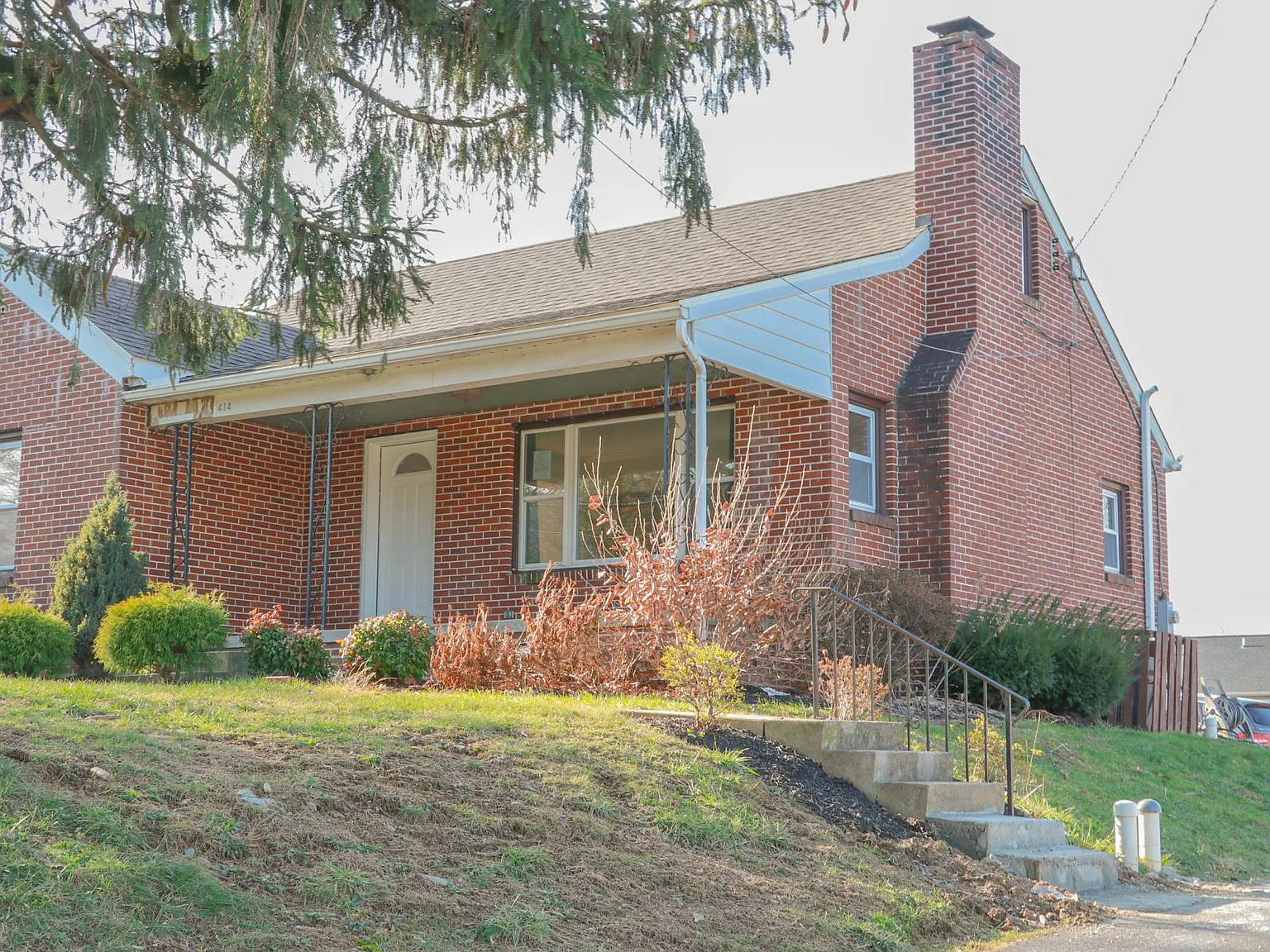 3 bed, 2.5 bath, 1057 sqft, $2,100 — Photo 2