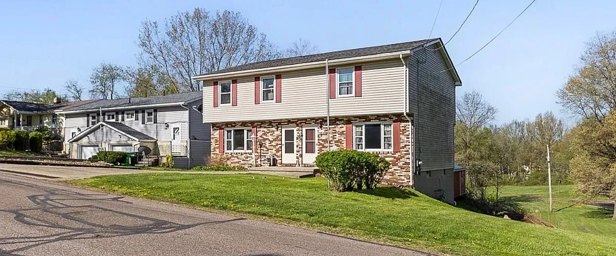 3 bed, 1.5 bath, $1,650 — Photo 2