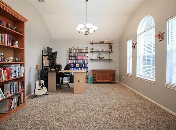 4th image of 11904 Gold Creek Dr E