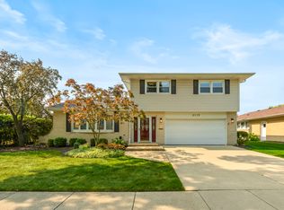 2115 E Lillian Ln, Arlington Heights, IL 60004