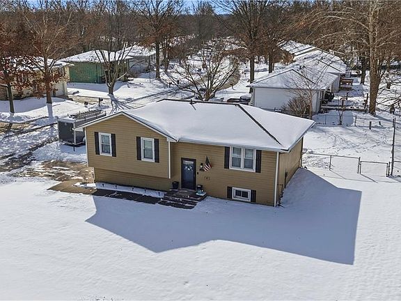 3rd image of 1610 Camelot Ct