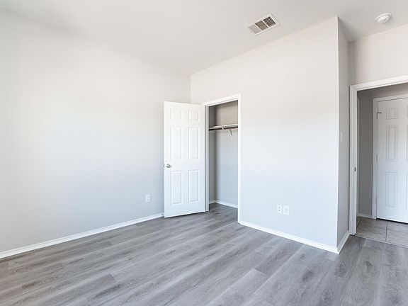 3rd image of 723 Hoot Owl Ln S