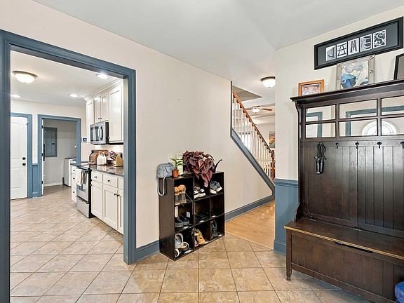 4th image of 2605 Fossil Ln