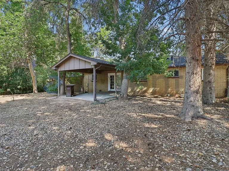 633 E Stuart St — Photo 24