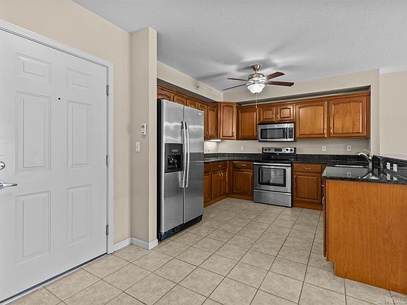 5th image of 2116 Country Club Dr #9