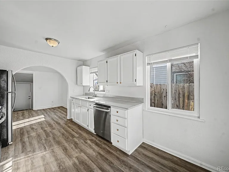 1764 Oakland St — Photo 4