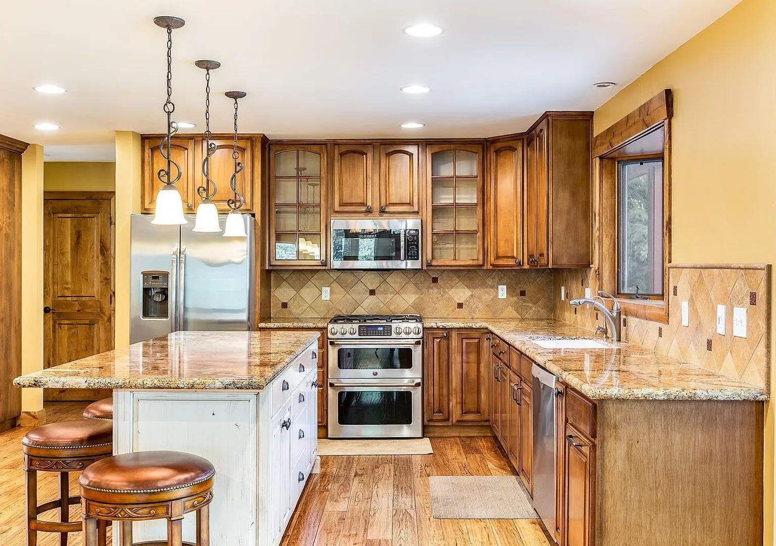 Long term lease in the heart of Park City! Available Mid October 2026 — Photo 2