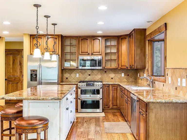 2689 Holiday Ranch Loop Rd — Photo 2