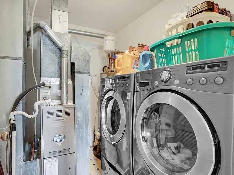 in-unit laundry