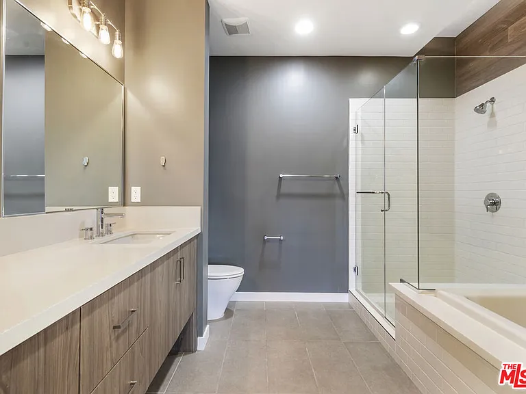 1045 Manzanita St — Photo 24