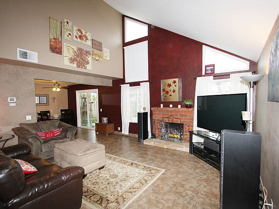 2nd image of 926 Amber Dr