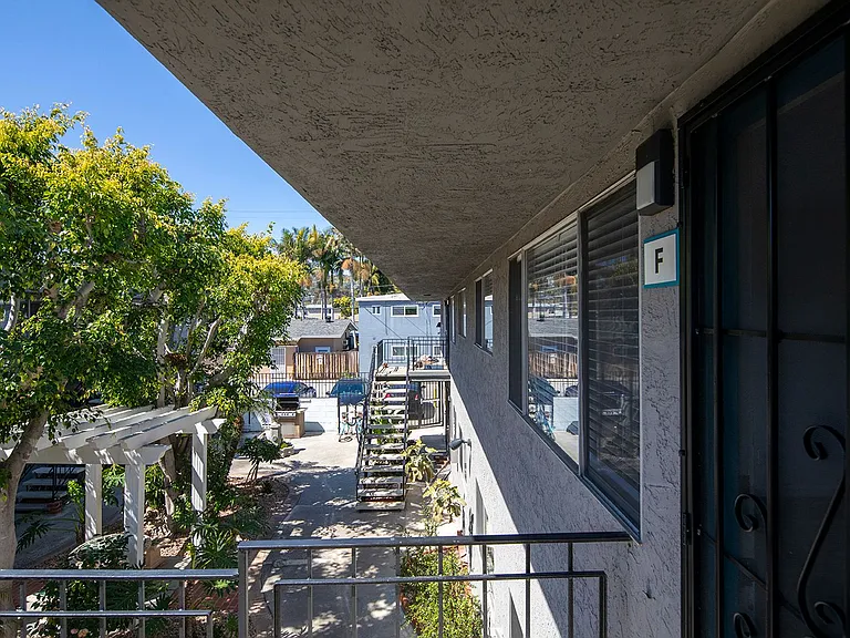 Catalina Pacific Apartments — Photo 10