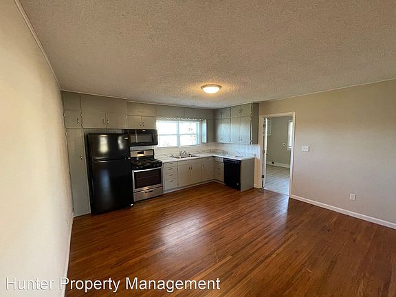 4th image of 110 NE Pine St