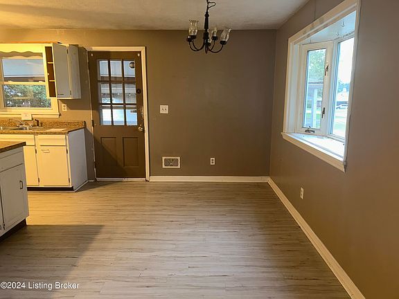 3rd image of 8108 Latania Dr
