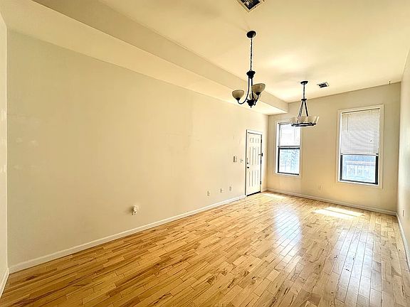 3rd image of 687 Bergen Ave #1