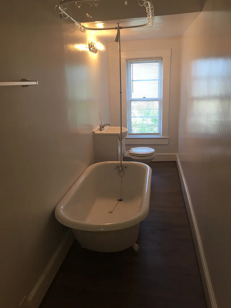 244 E. 40th Street — Photo 3