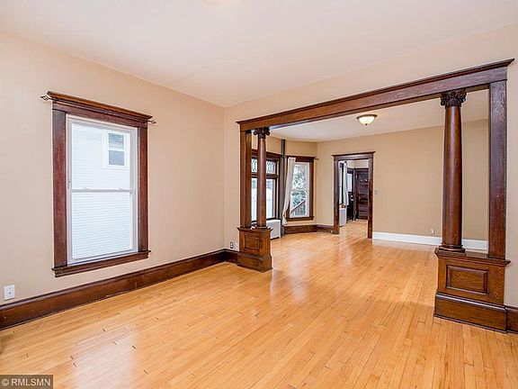 3rd image of 1932 Hayes St NE