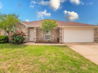 221 Whispering Dell Ln, Weatherford, TX 76085