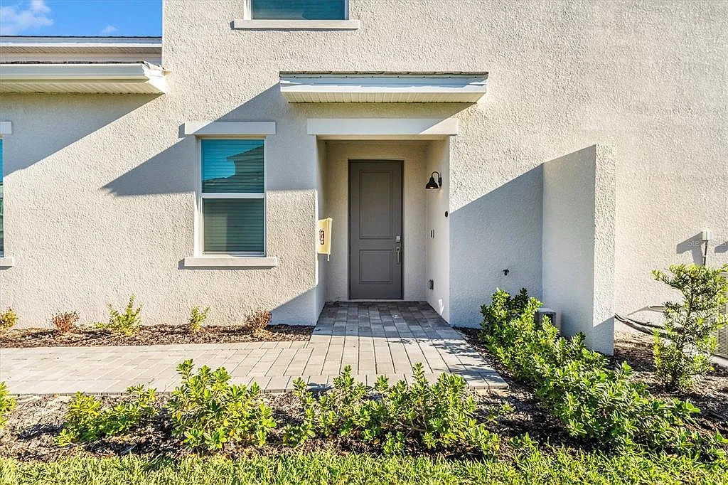 3 bed, 2.0 bath, 1789 sqft, $3,000 — Photo 2