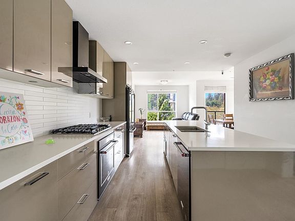 5th image of 3581 Ross Dr #302