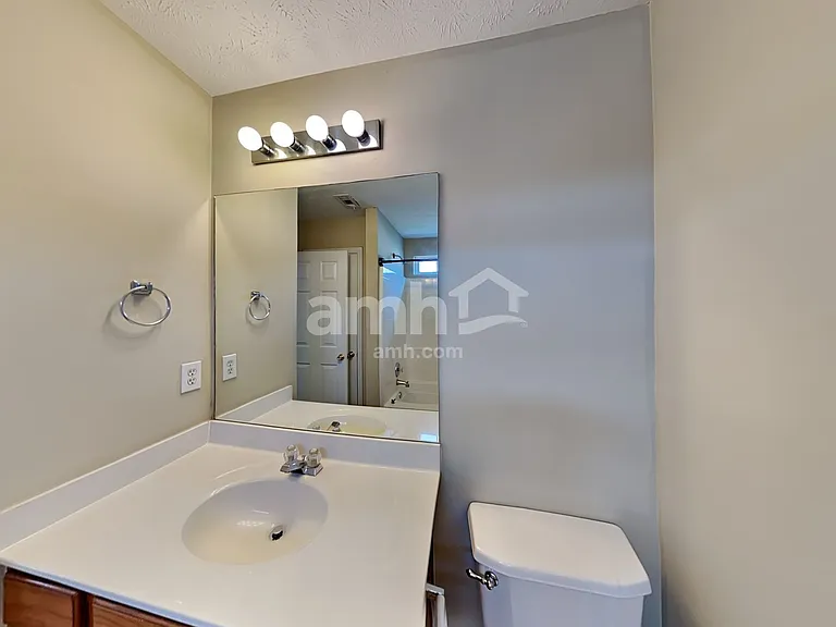 930 W Oaks Dr — Photo 10
