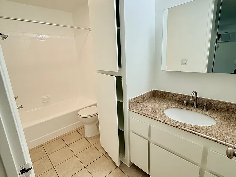 1617 N Poinsettia Place — Photo 12