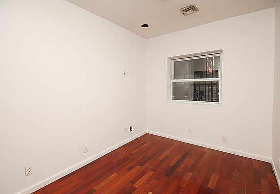 3rd image of 242 Kosciuszko St #1
